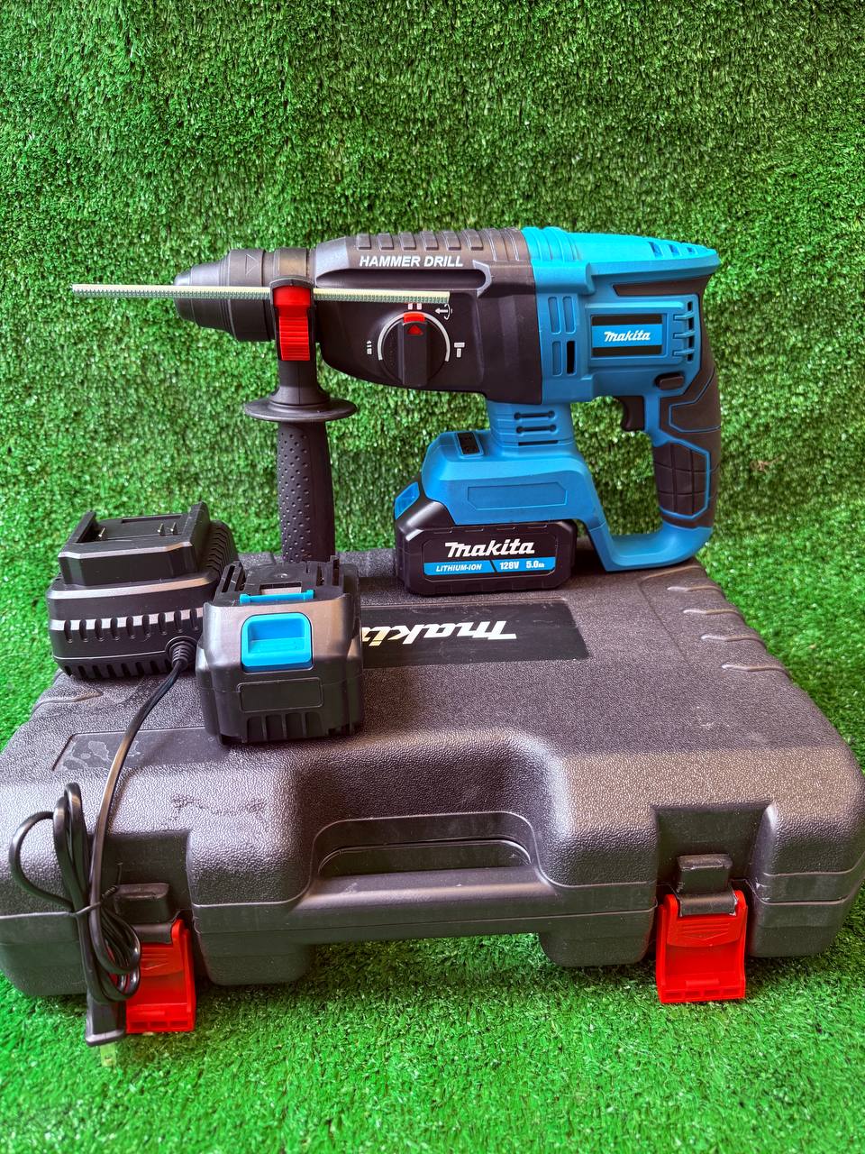 Makita 128V Rotomartillo 26 mm con 2 Baterías 5.0Ah – Fuerza y Rendimiento Pro