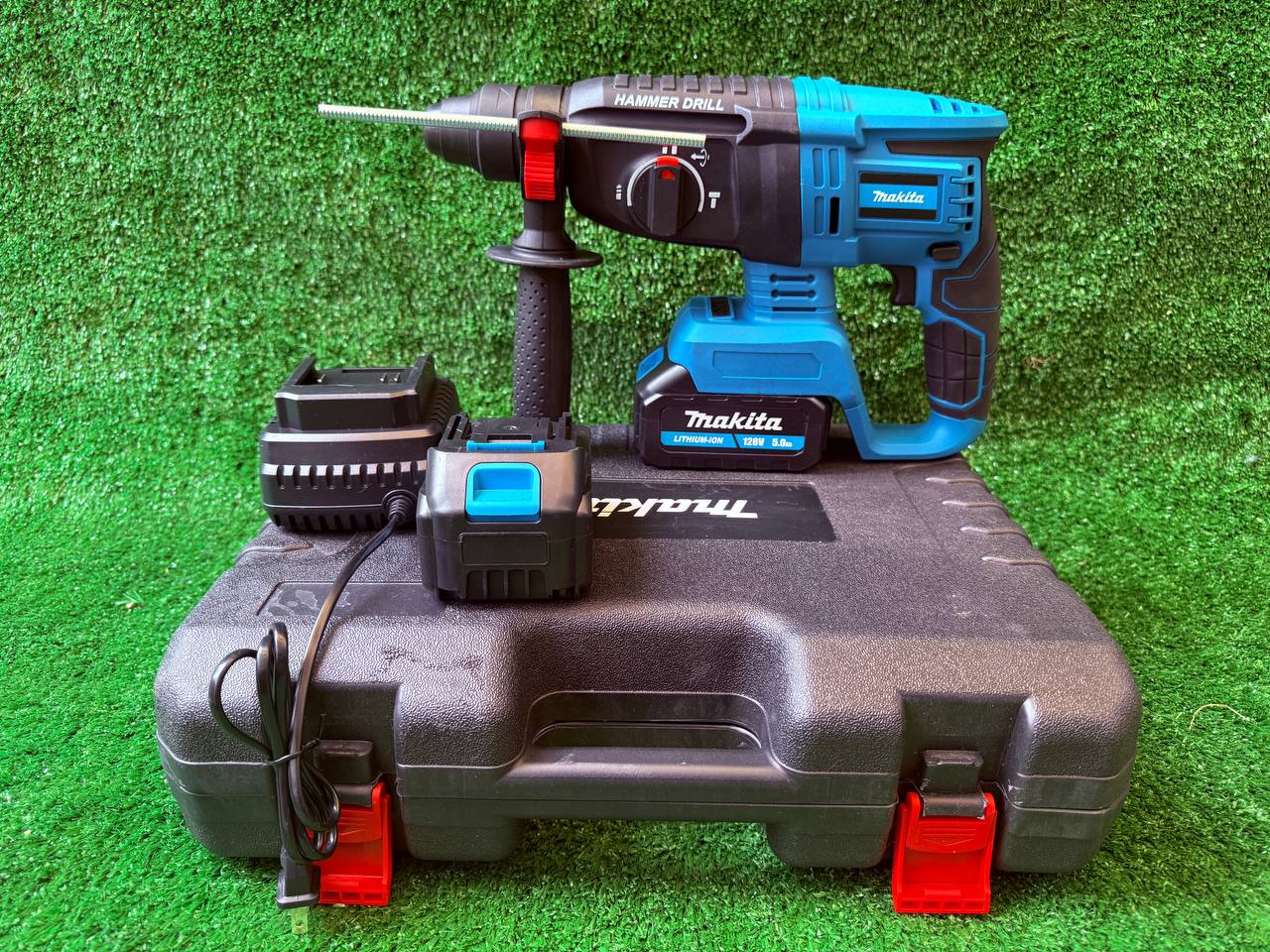 Makita 128V Rotomartillo 26 mm con 2 Baterías 5.0Ah – Fuerza y Rendimiento Pro