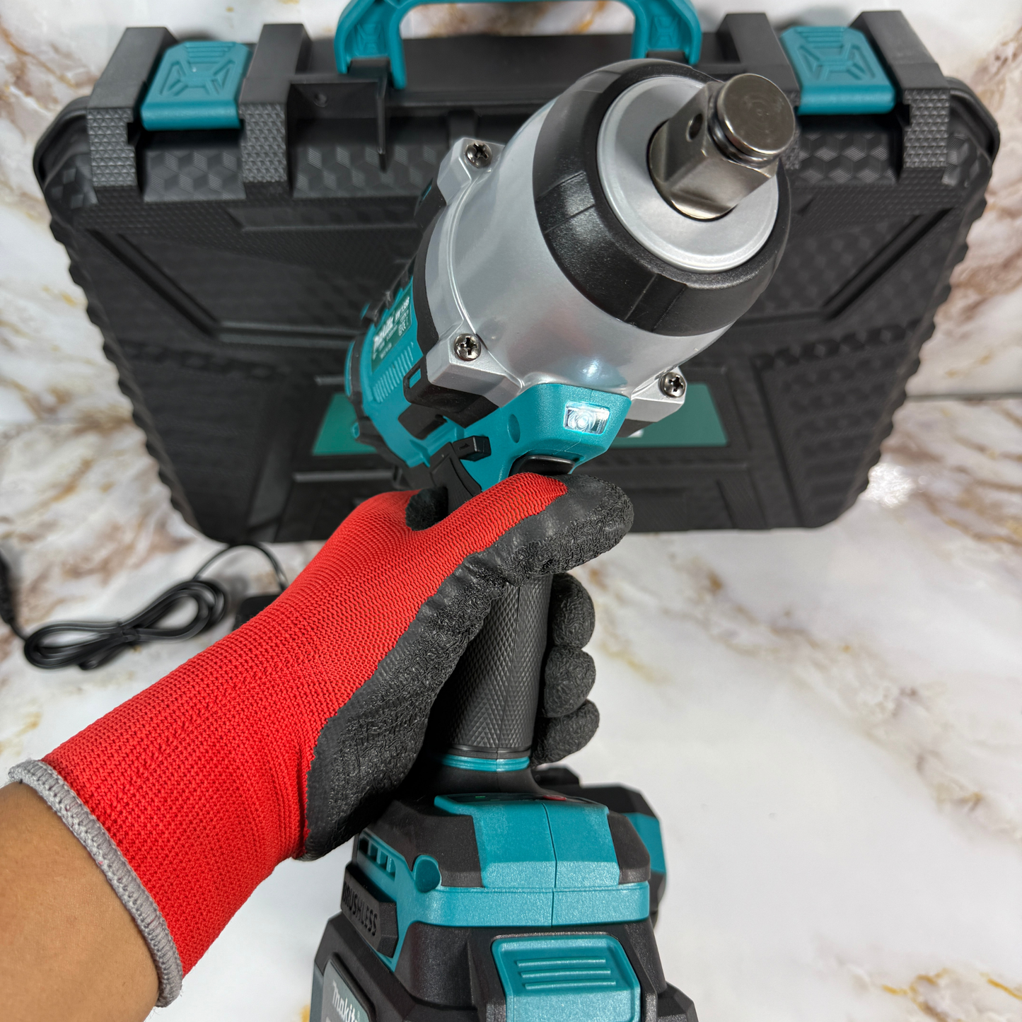 Makita 128V Brushless | La Llave de Impacto que Libera Tornillos Imposibles