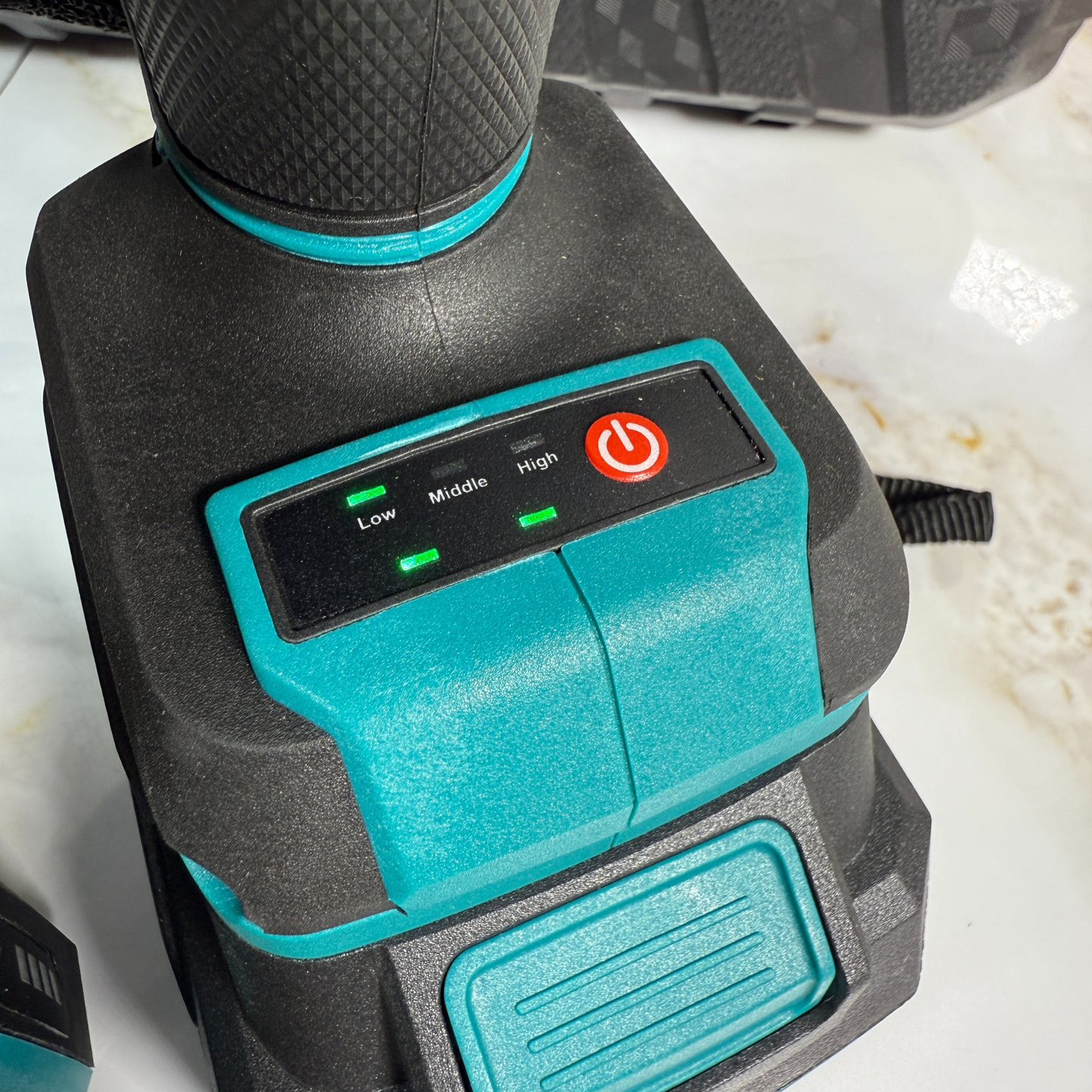 Makita 128V Brushless | La Llave de Impacto que Libera Tornillos Imposibles